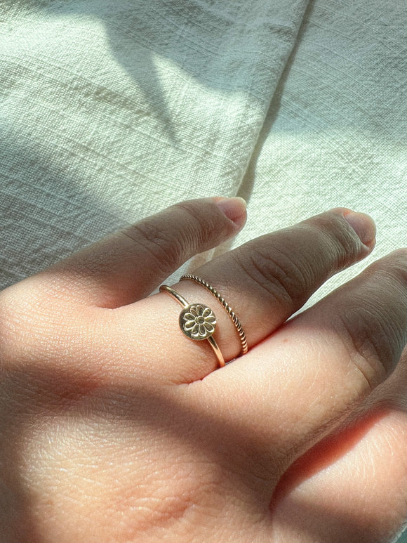 Daisy Ring-Gold